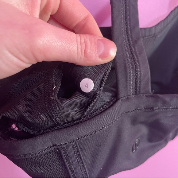 Lululemon Sports‎ Bra Women's Size 4 US Black Polar Haze Striped Racerback - Picture 10 of 10